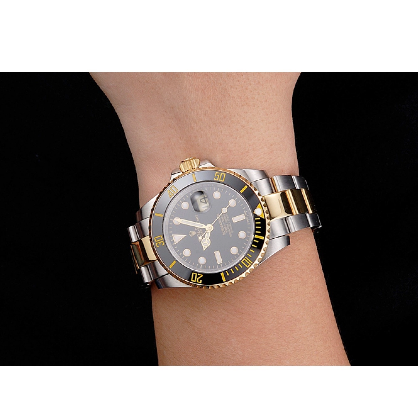 Aaa replica watch Gold Steel Swiss Bezel Two Tone Bracelet Submariner And Dial Black Rolex 0215